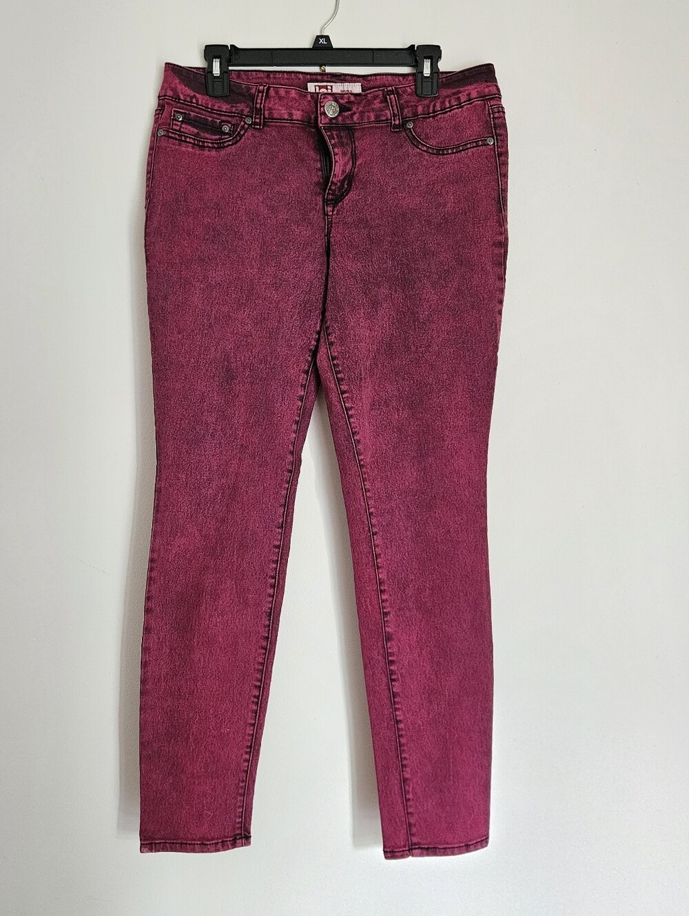 L.E.I. Emma Stretchy Jeggings in Magenta & Black Dyed Denim: Junior's Size 15